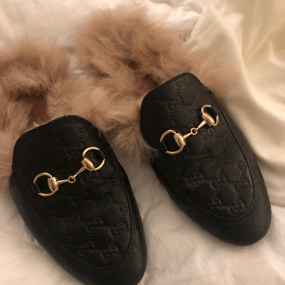 Gucci Princetown black leather mules with fur